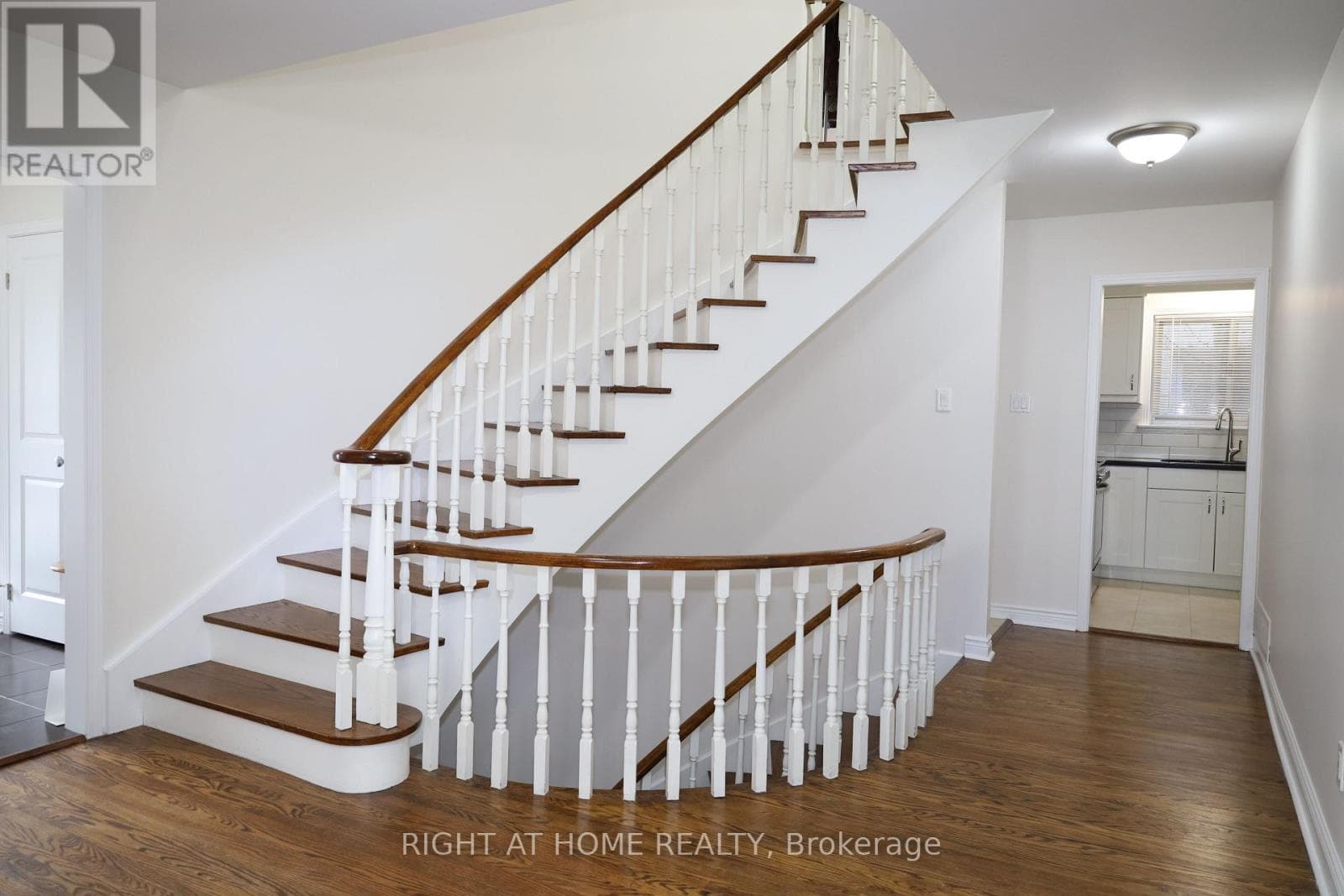 236 YORK MILLS ROAD photo 5