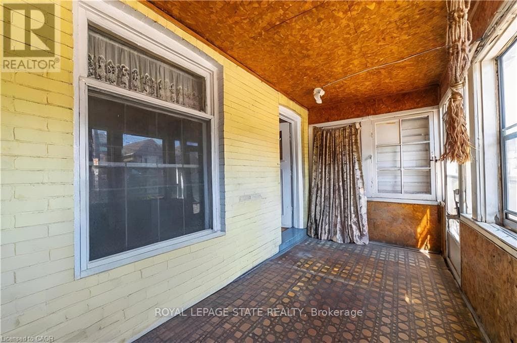 35 SHERMAN AVENUE N photo 2