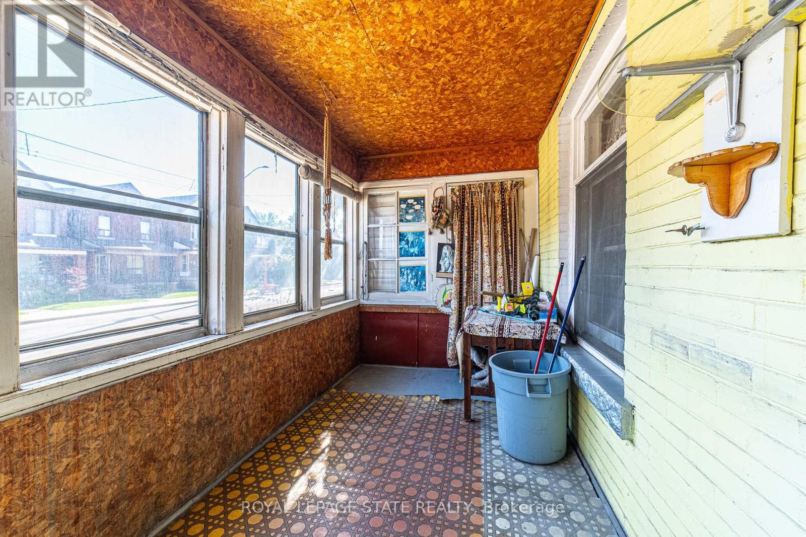 35 SHERMAN AVENUE N photo 3