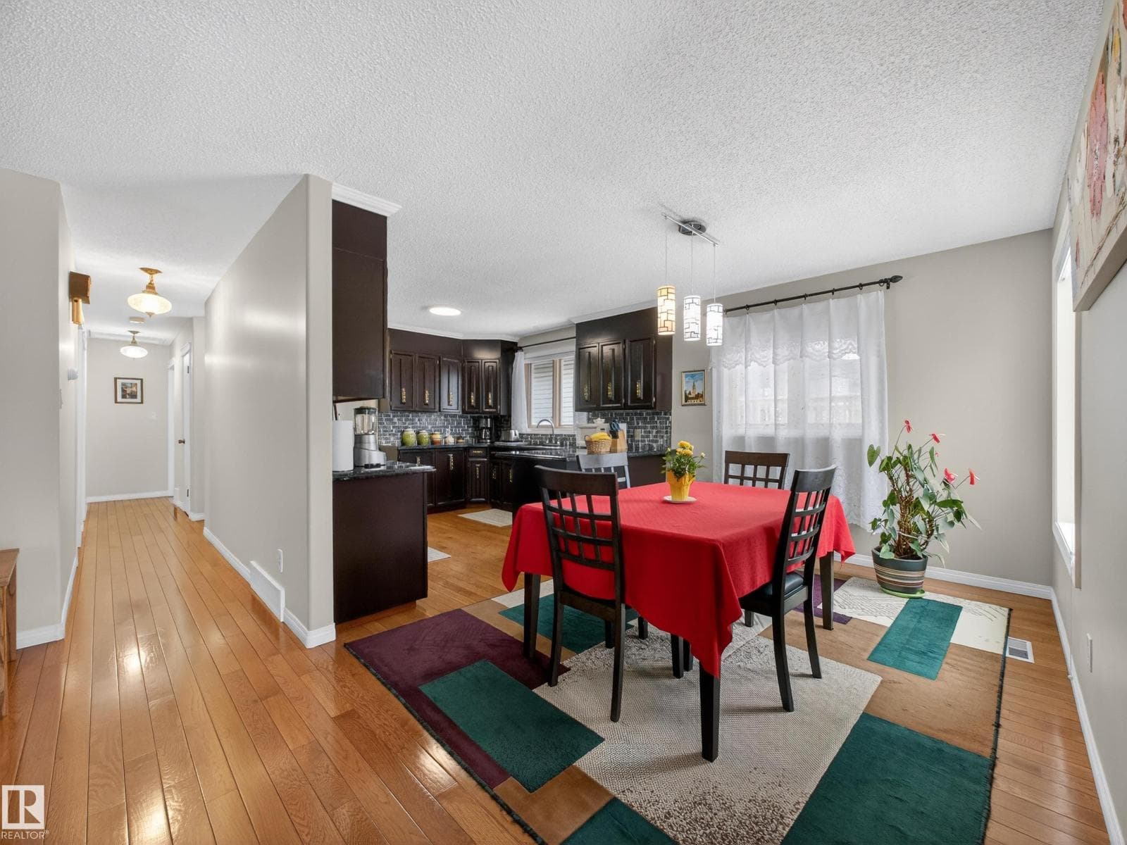 8906 83 AV NW photo 10