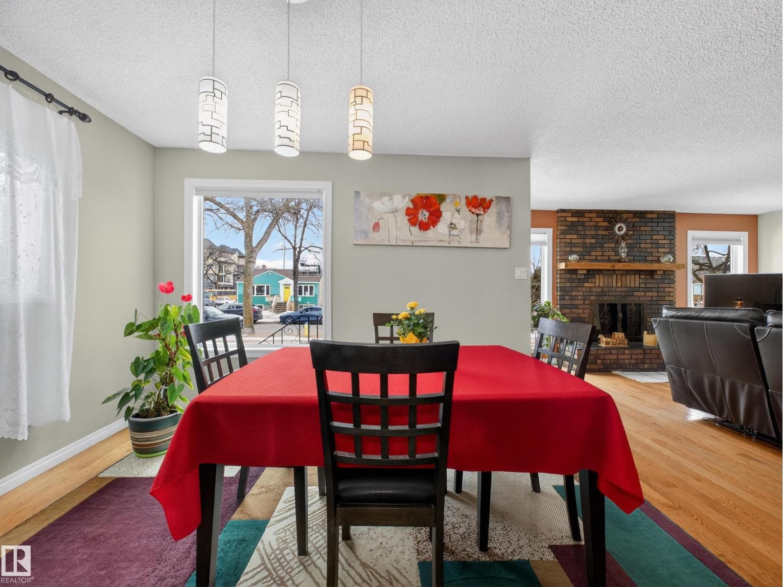 8906 83 AV NW photo 12