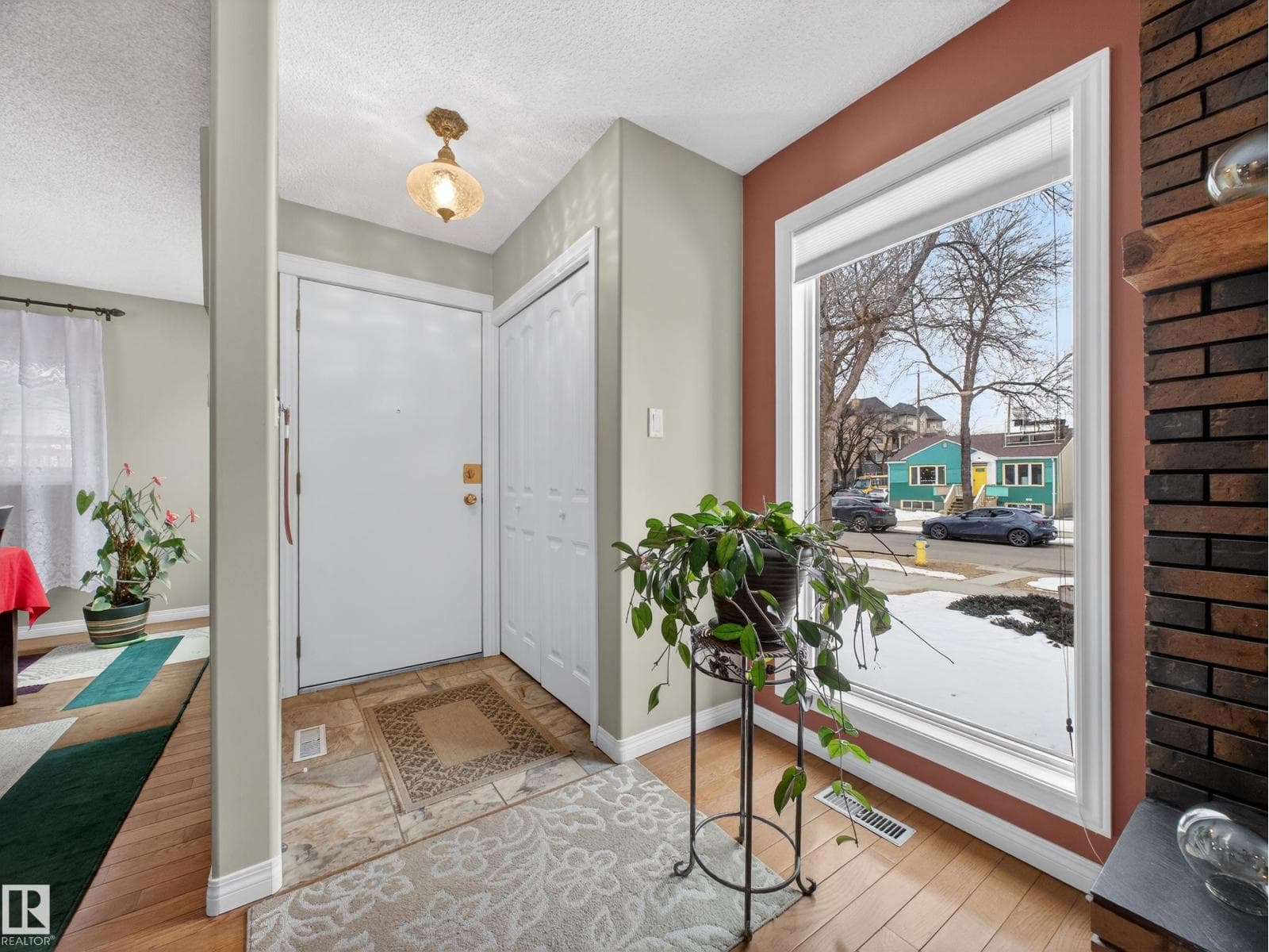 8906 83 AV NW photo 3
