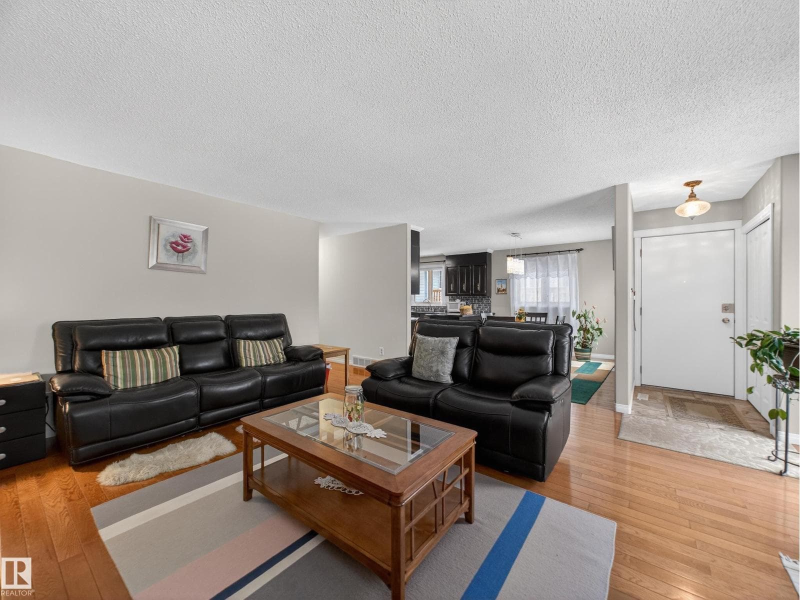 8906 83 AV NW photo 5