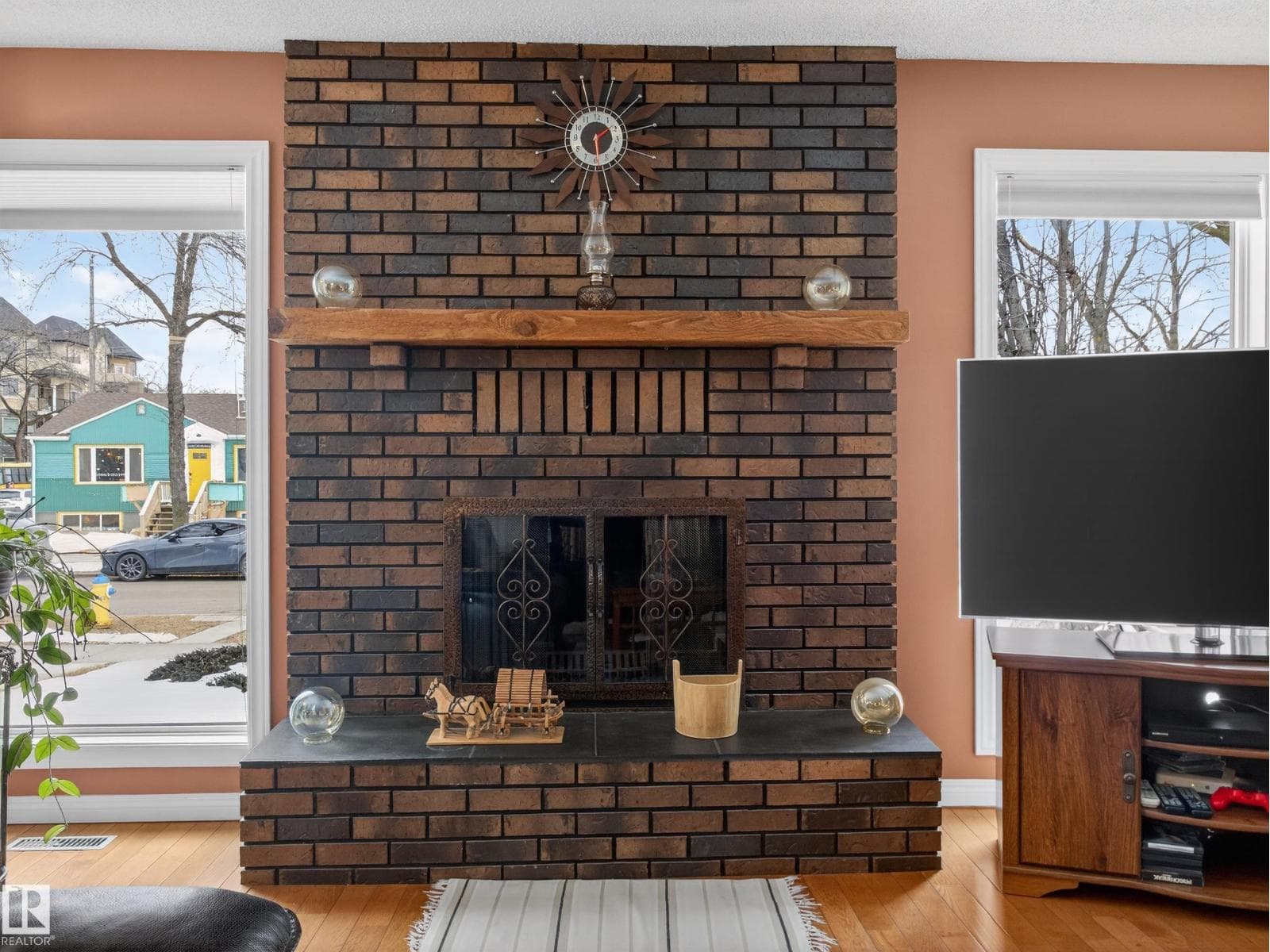 8906 83 AV NW photo 6