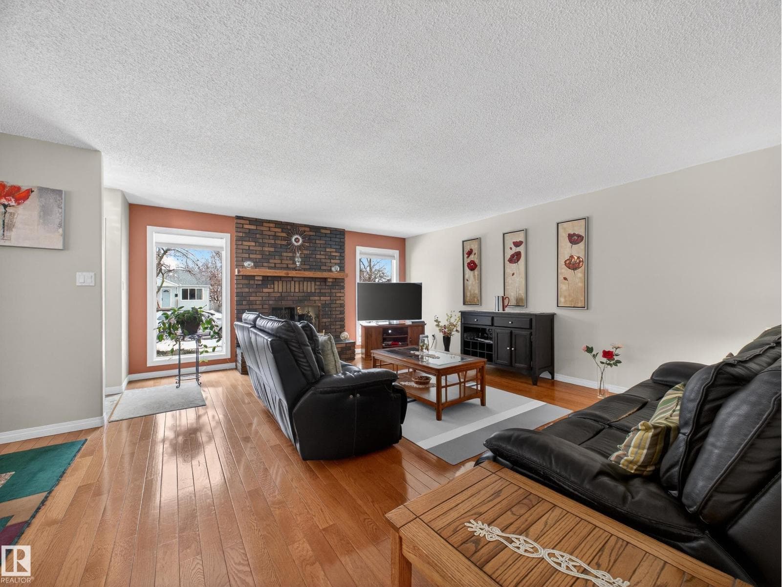 8906 83 AV NW photo 7