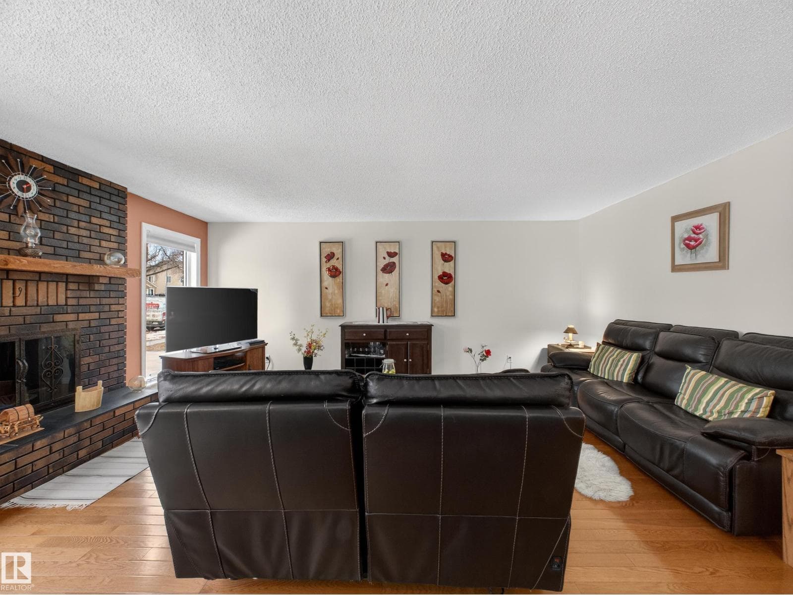 8906 83 AV NW photo 8
