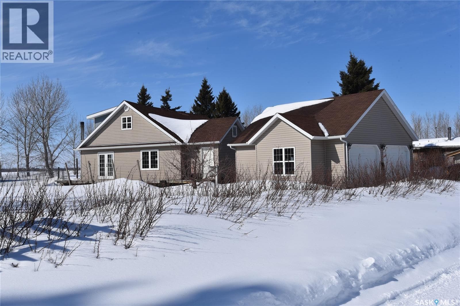 3 bed 2 bath single family at Saake Acreage — $330,000