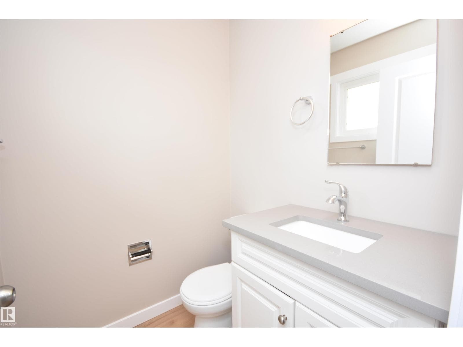 13527 70 ST NW photo 5