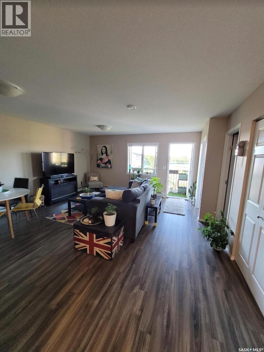 3 & 4 825 Gladstone STREET E — photo 5