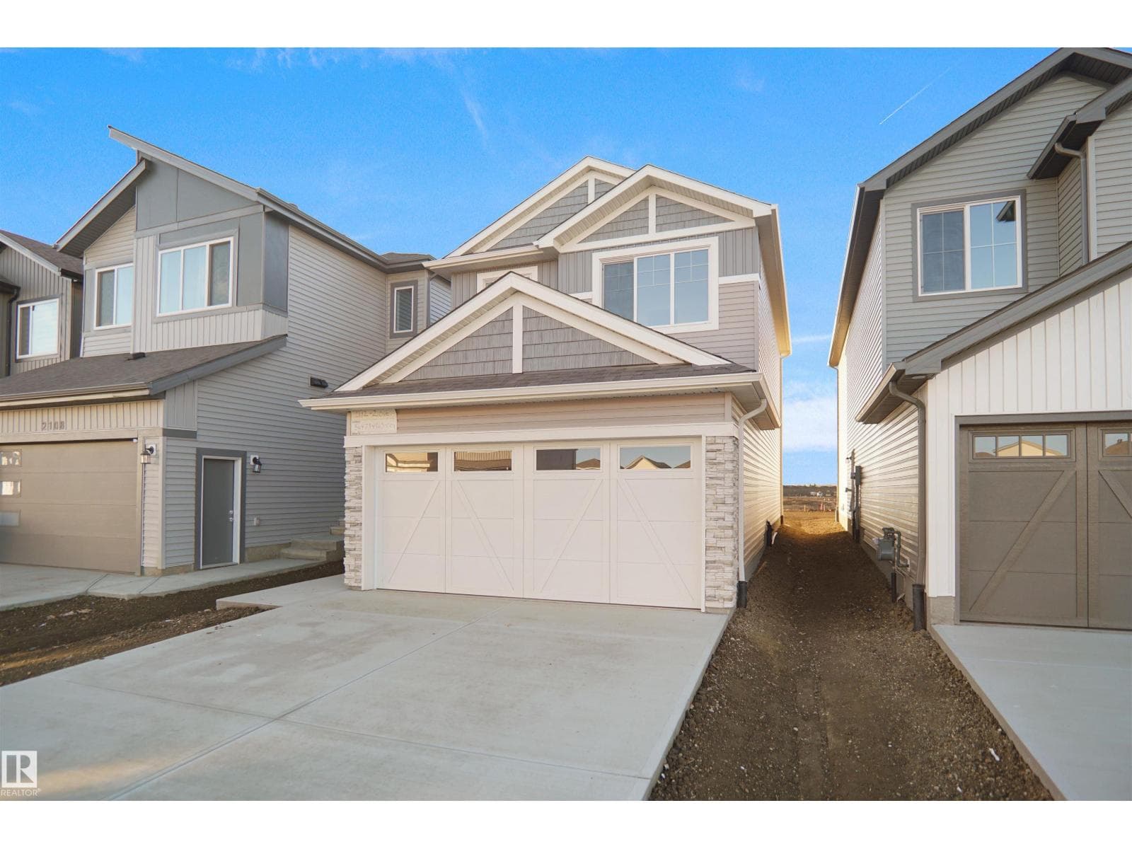 8715 183 AV NW — photo 2