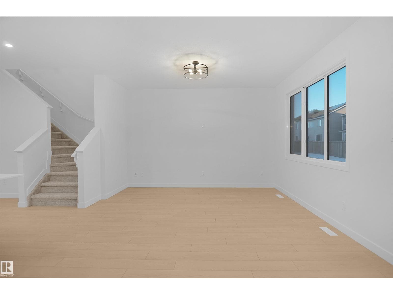 1953 209A ST NW photo 4