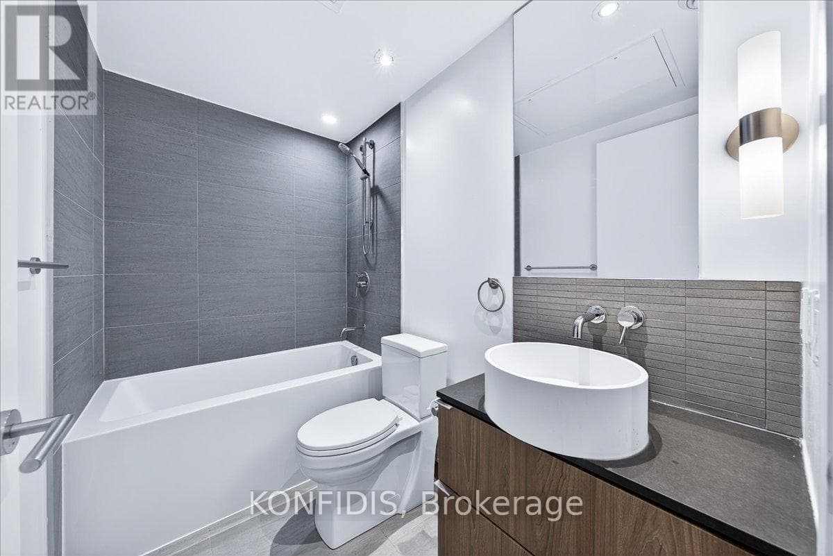 732 - 161 ROEHAMPTON AVENUE photo 4