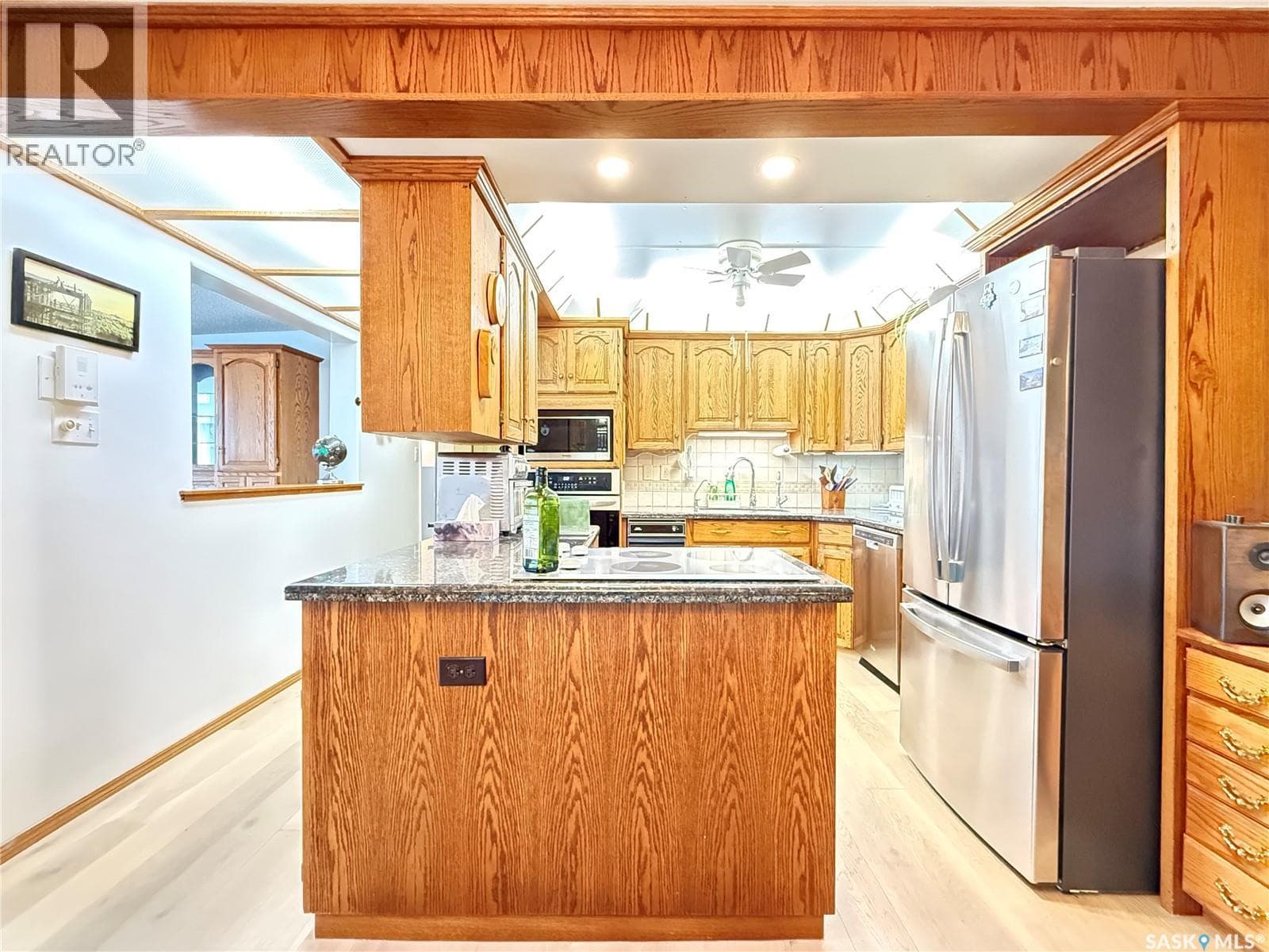 8 275 Alpine CRESCENT — photo 4