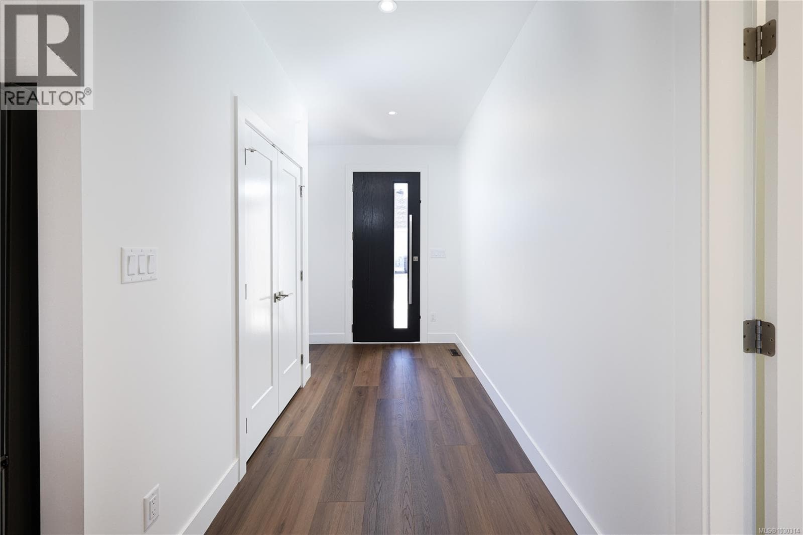 492 Hampstead St photo 3