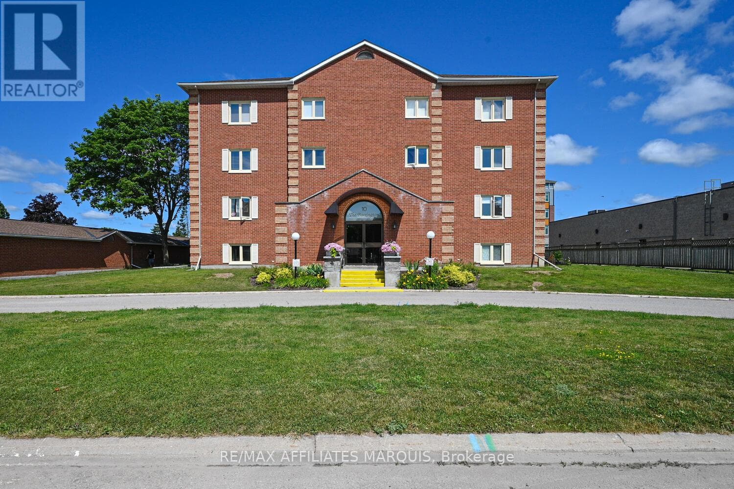 208 - 10 ARMSTRONG DRIVE photo 2