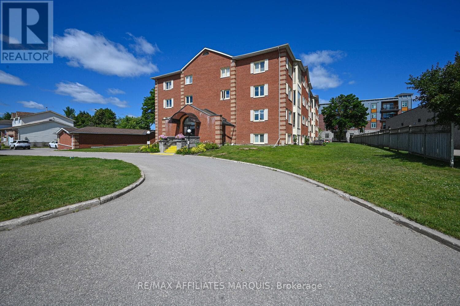 208 - 10 ARMSTRONG DRIVE photo 4
