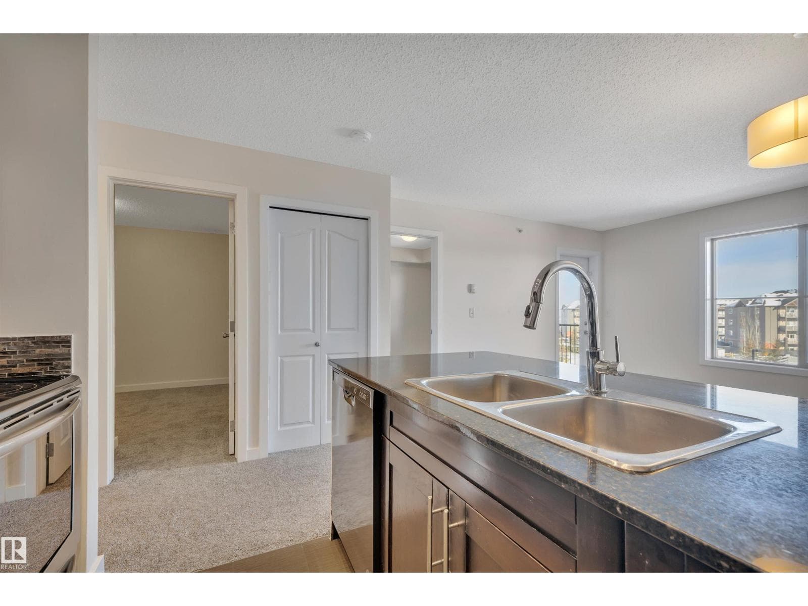 #415 12035 22 AV SW