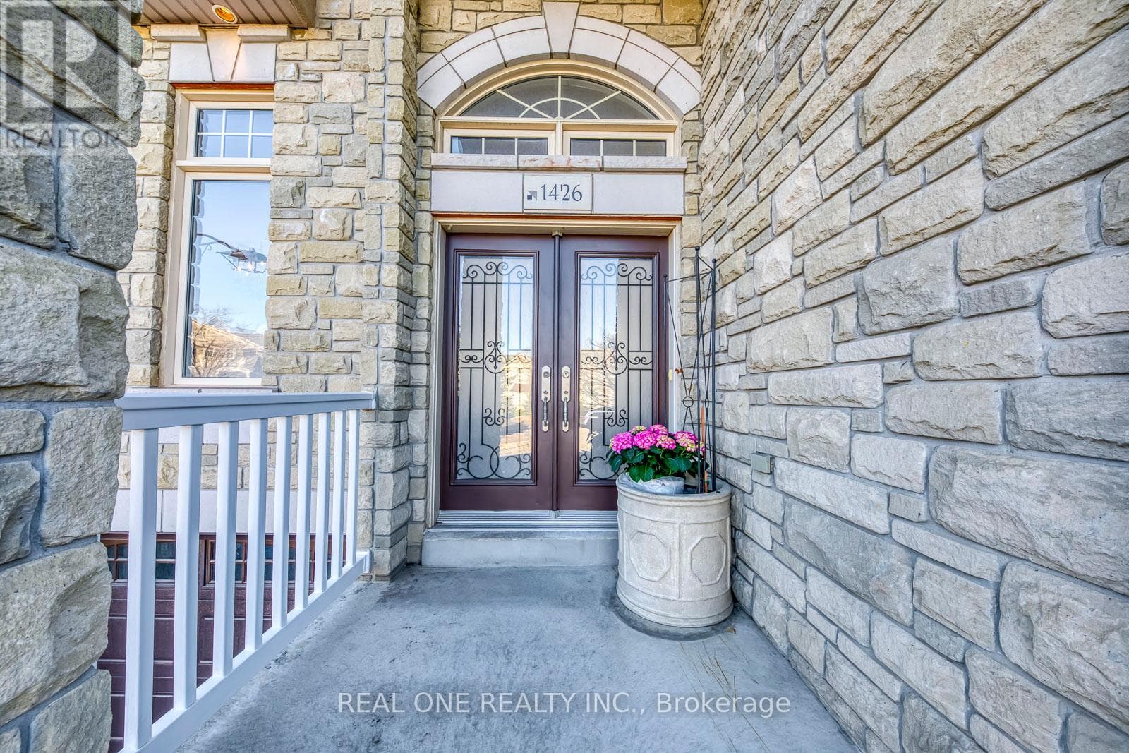 1426 REDWING COURT photo 2