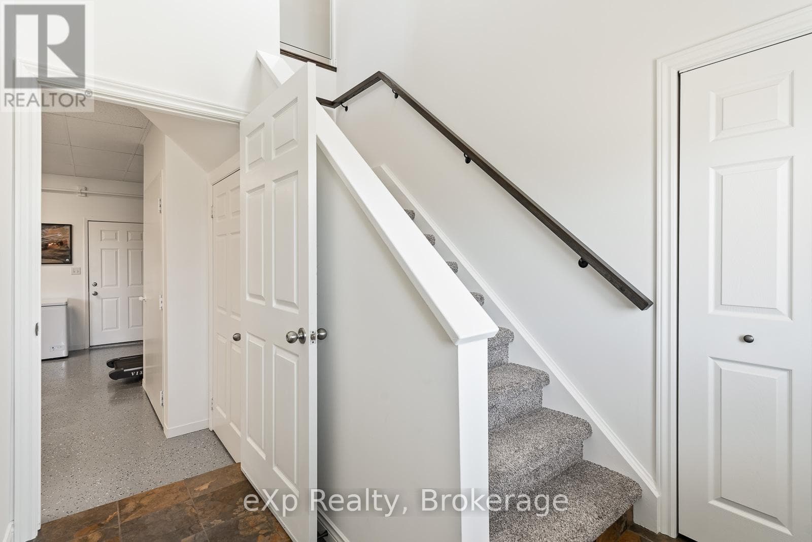 900 BERFORD STREET photo 4