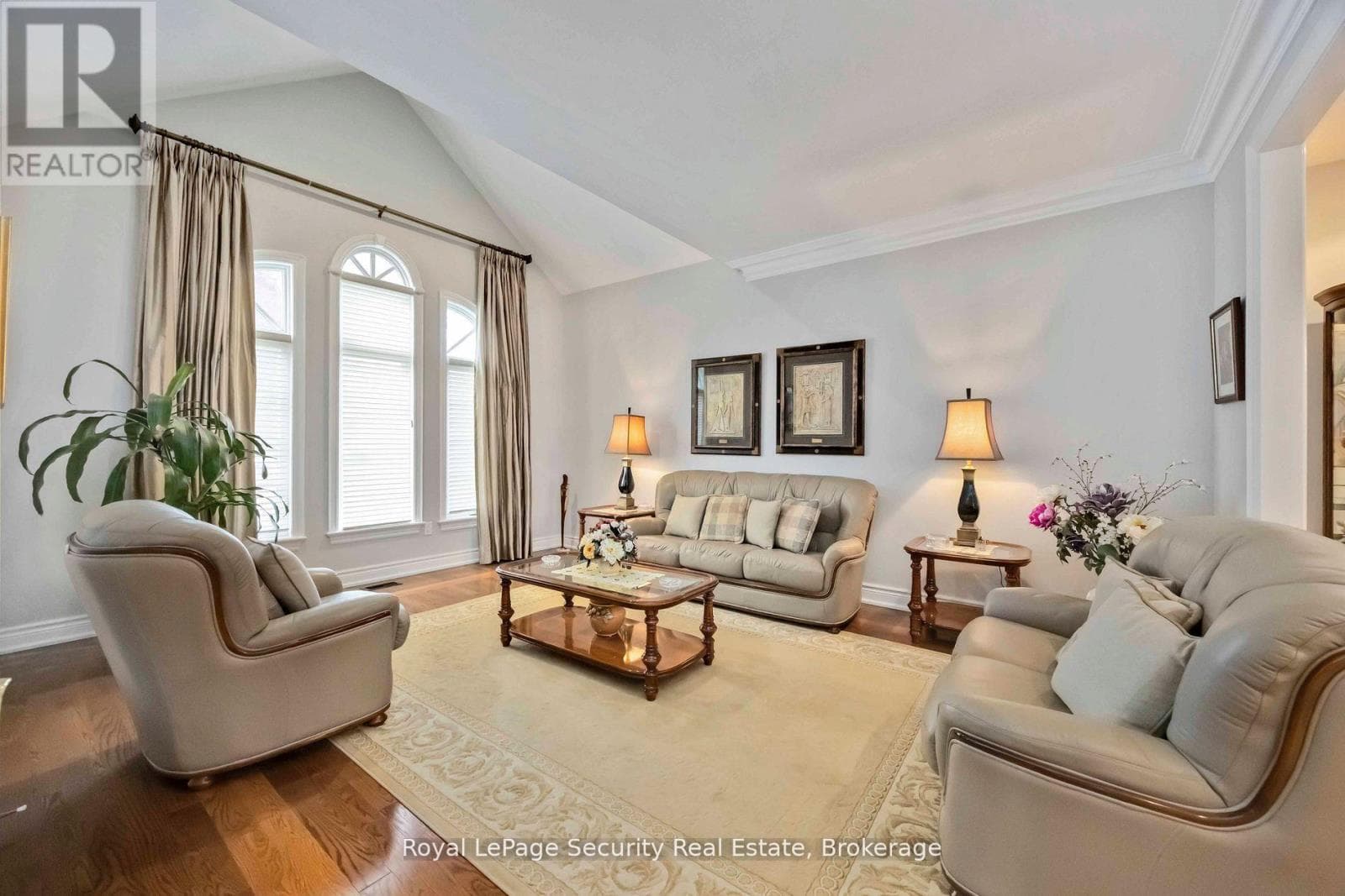 27 GAYDON AVENUE photo 4