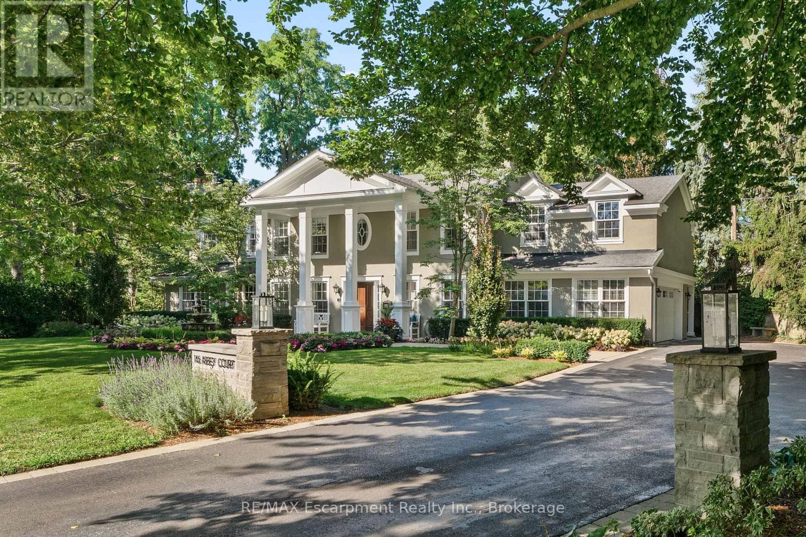 146 ABBEY COURT photo 2