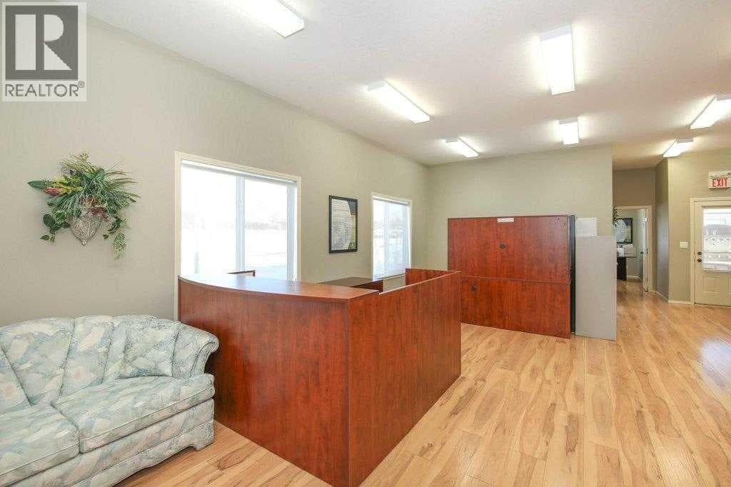 5209 49A Avenue — photo 3