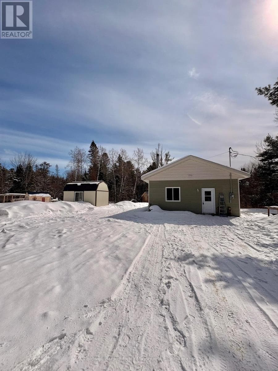682 DONALD STREET photo 2