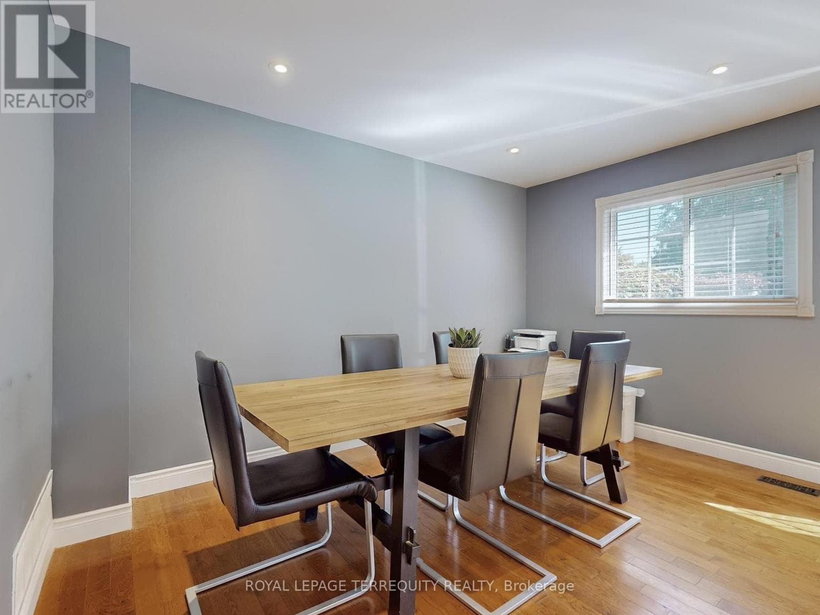 623 BEAVER COURT photo 4