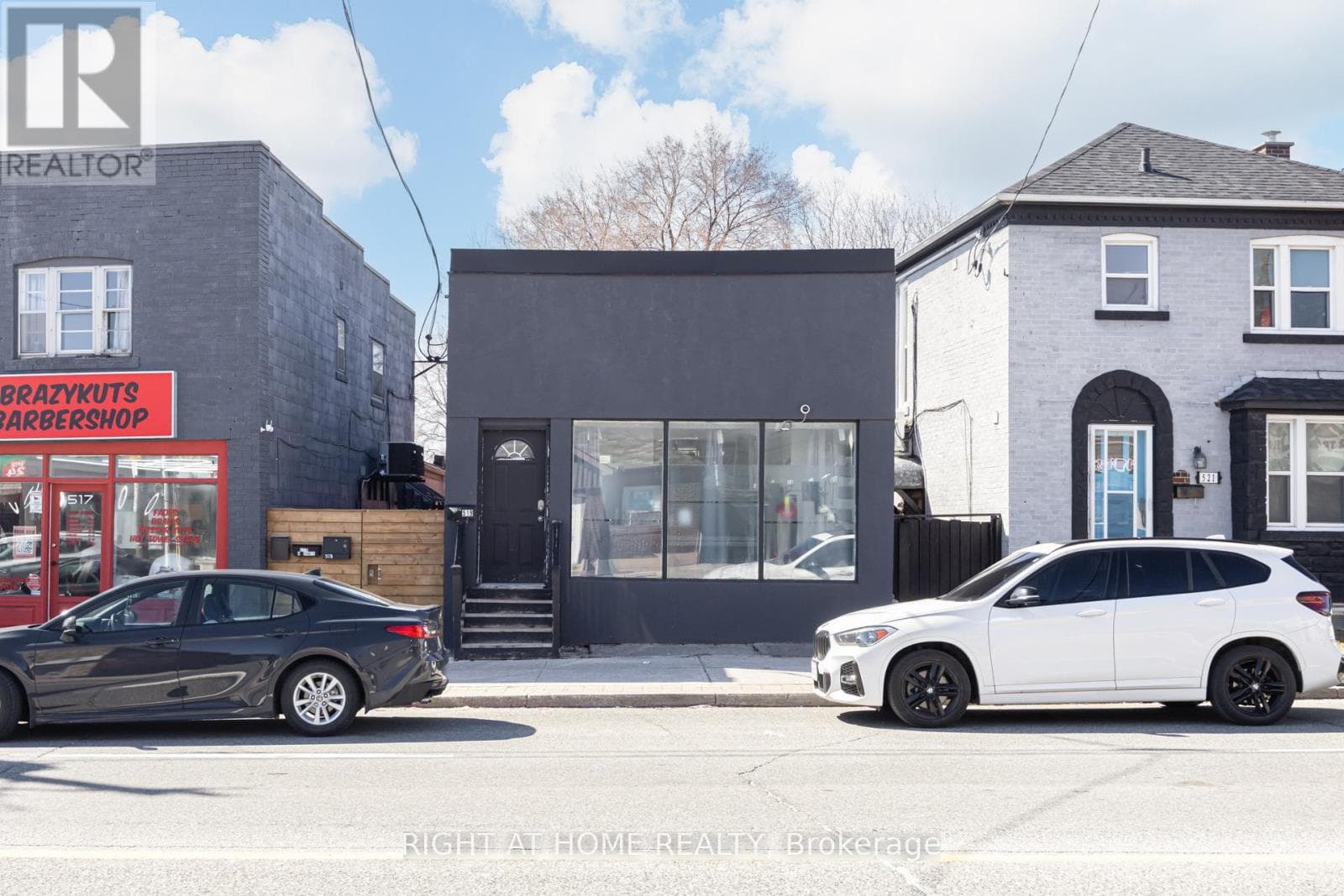 519 ROGERS ROAD photo 2