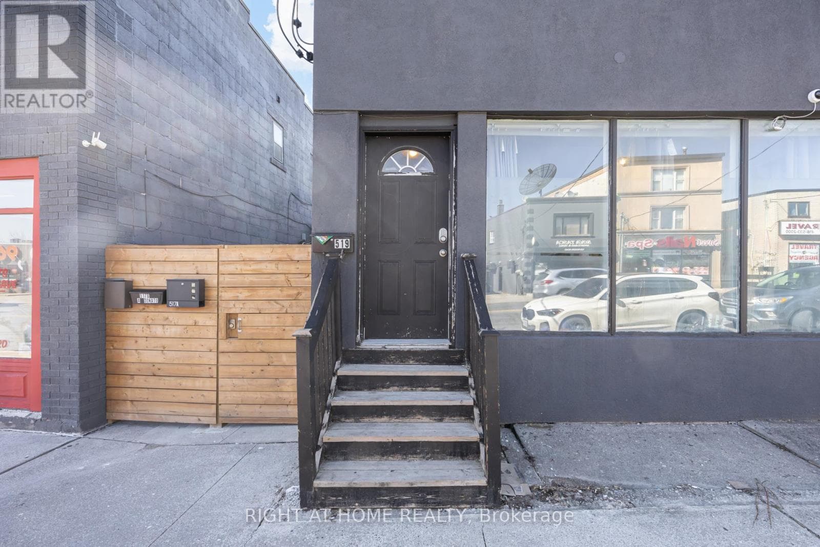 519 ROGERS ROAD photo 4