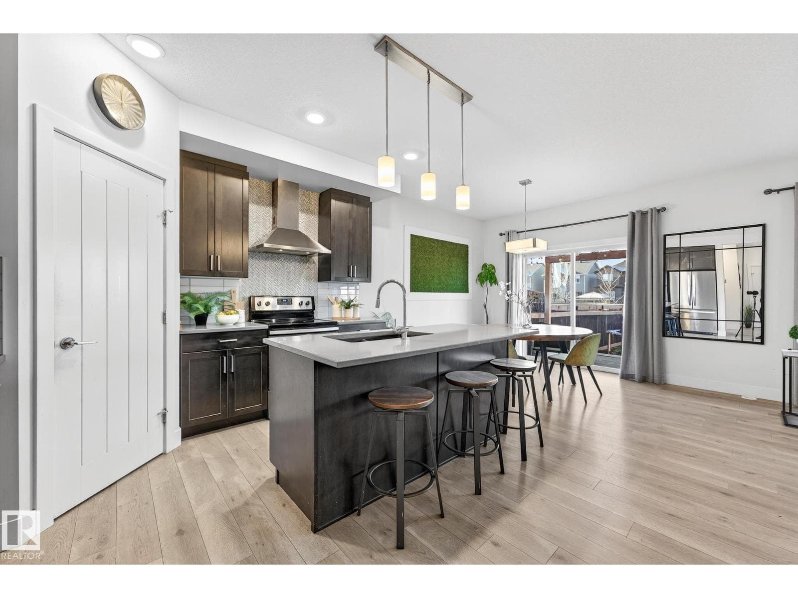 1803 DUMONT CR SW photo 4