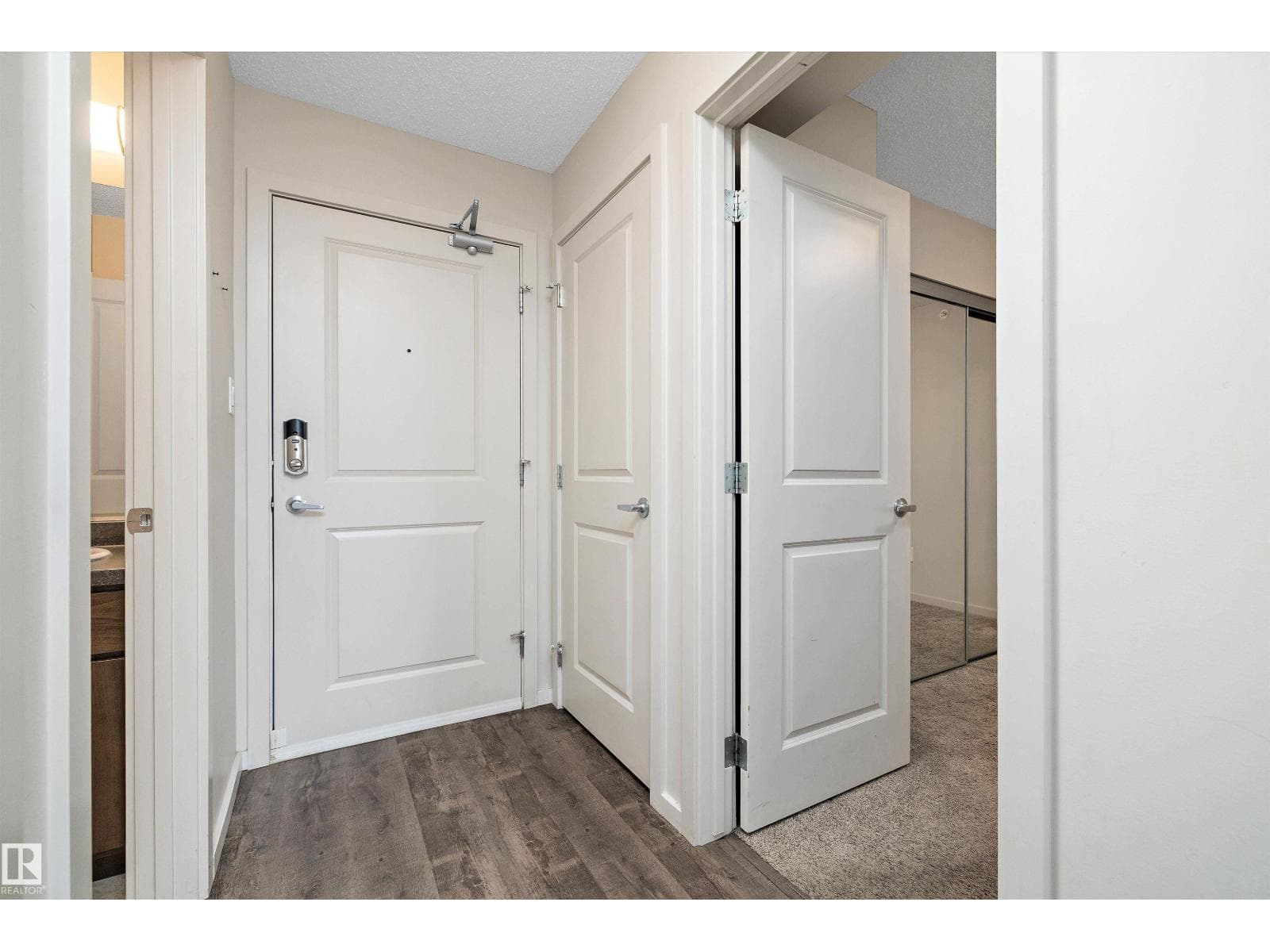 #414 5404 7 Ave SW — photo 3