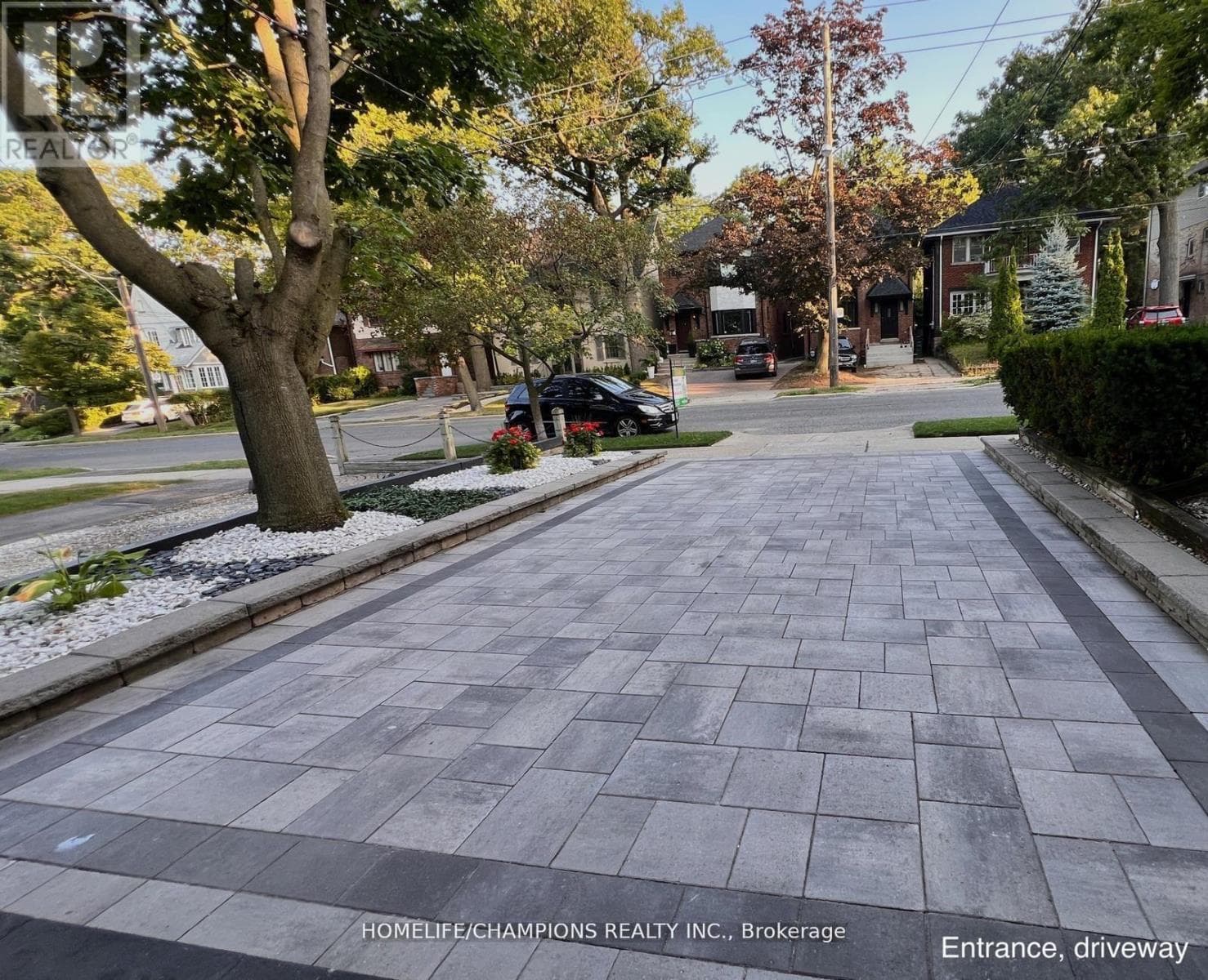 291 ST CLAIR AVENUE E photo 2