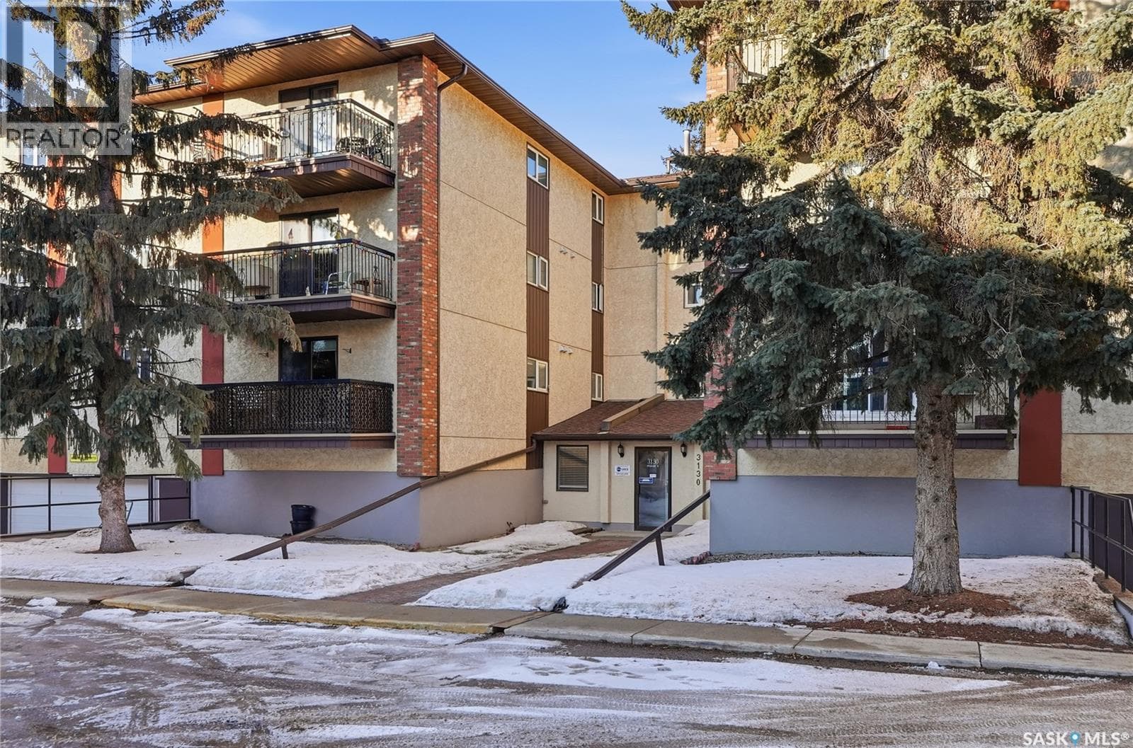206 3130 Louise STREET photo 2