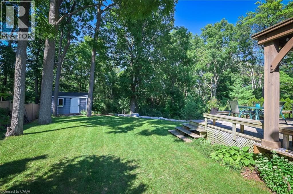 15 MCLEOD Court photo 3