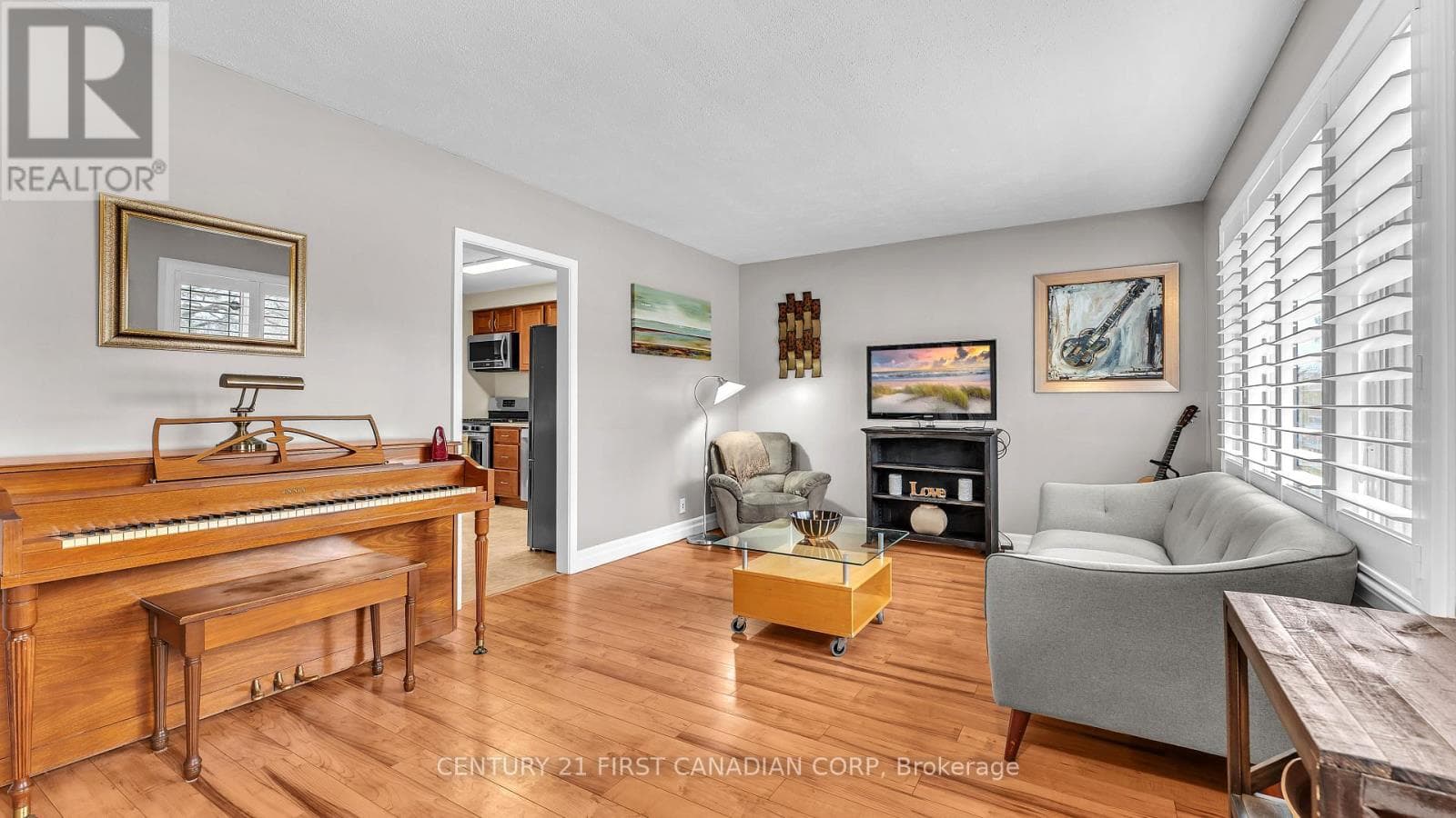 1499 NORTH VERNON AVENUE photo 4