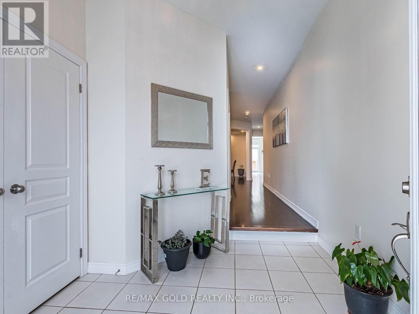 520 VETERANS DRIVE photo 3