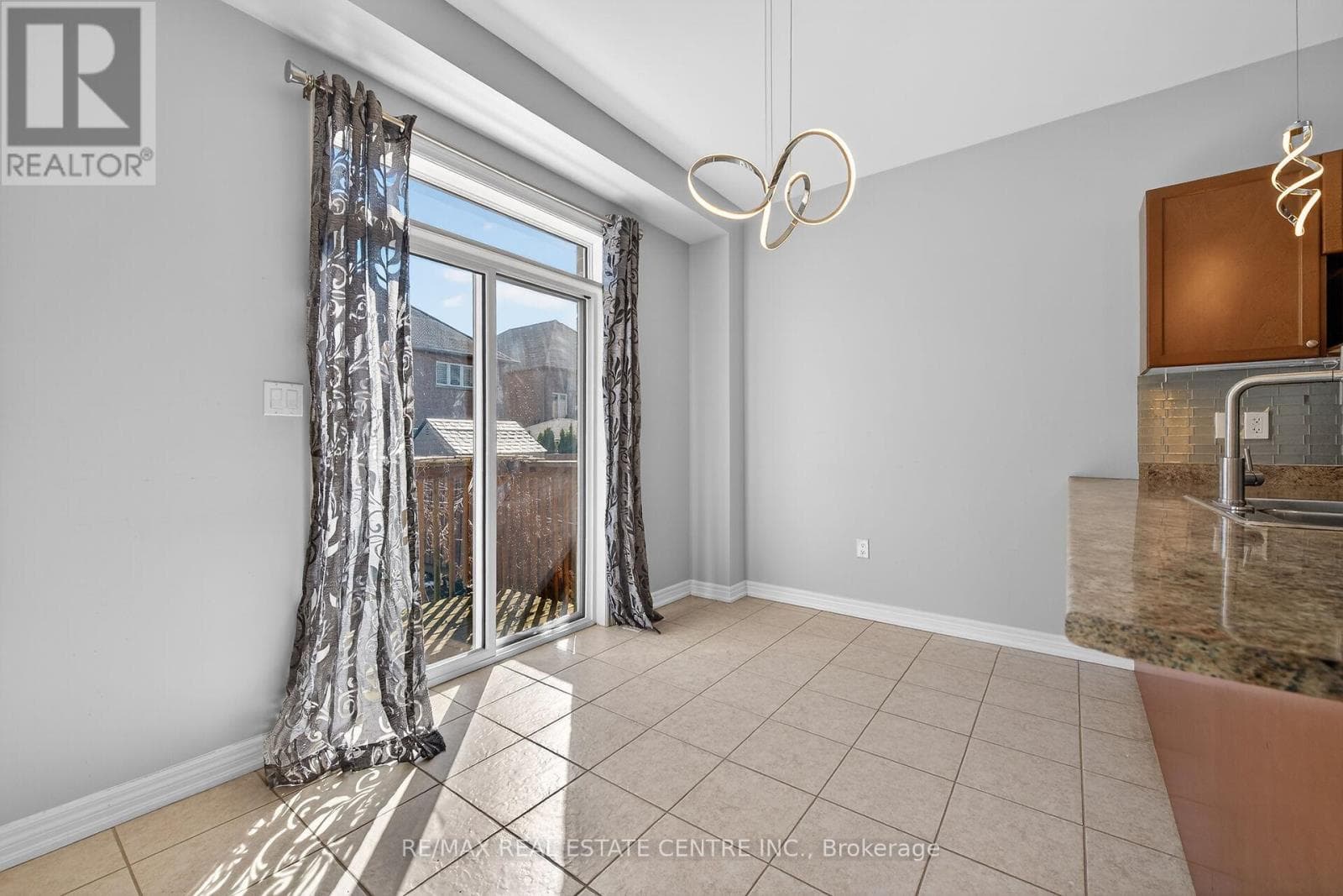 244 RAYMOND ROAD photo 5