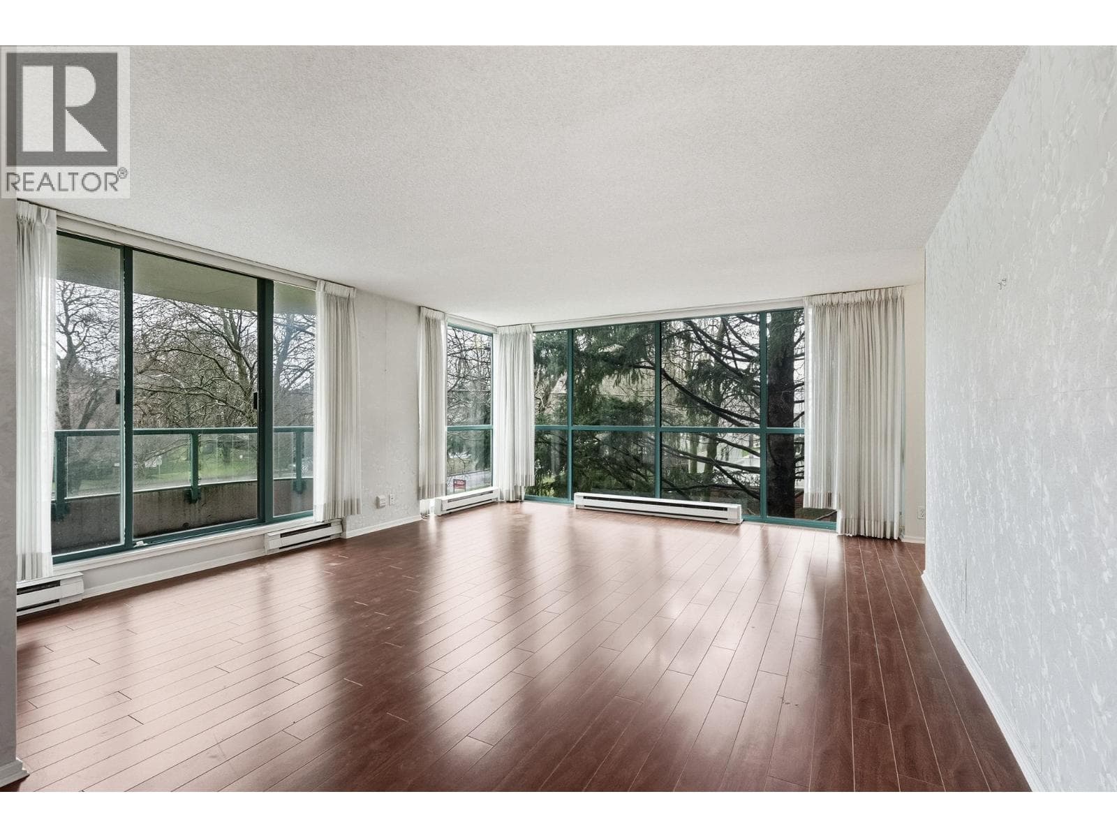 305 8811 LANSDOWNE ROAD photo 2