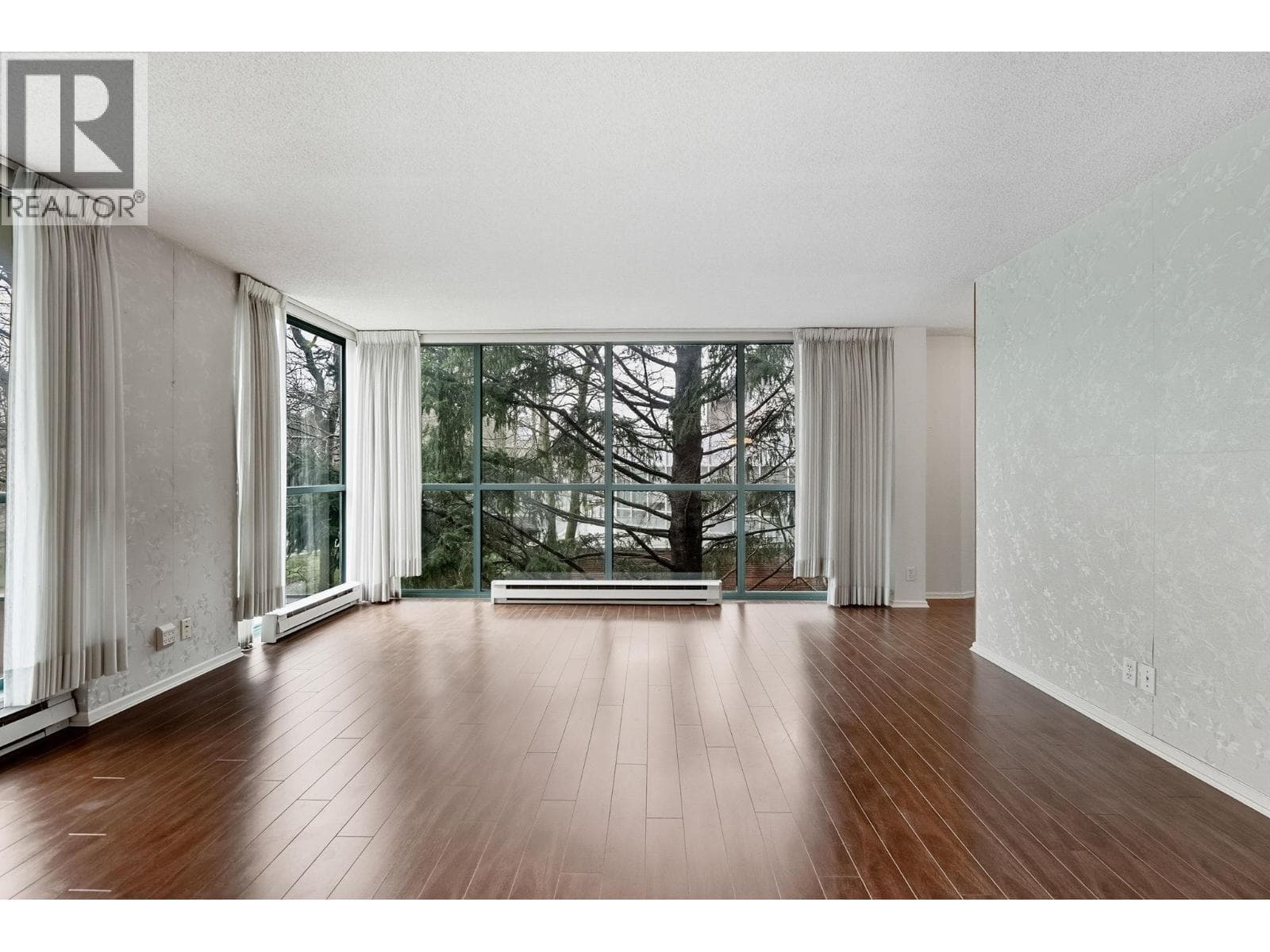 305 8811 LANSDOWNE ROAD photo 3
