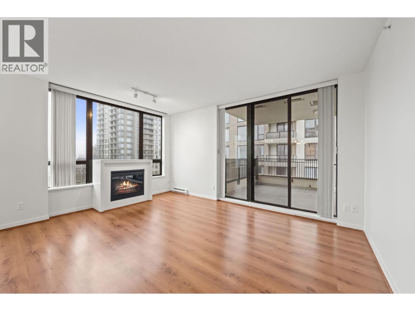 609 7138 COLLIER STREET photo 2