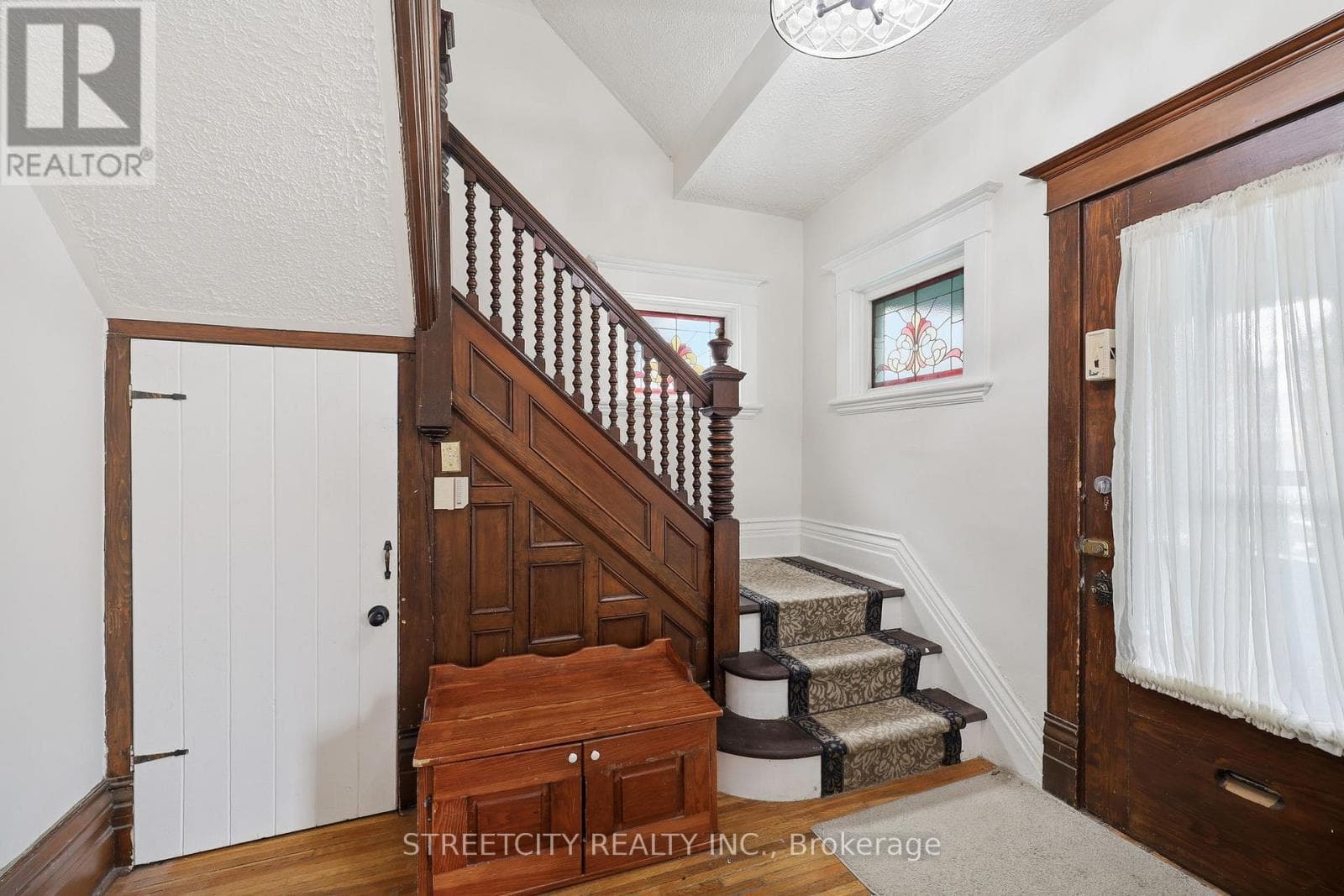 8 BELLEVUE AVENUE photo 4