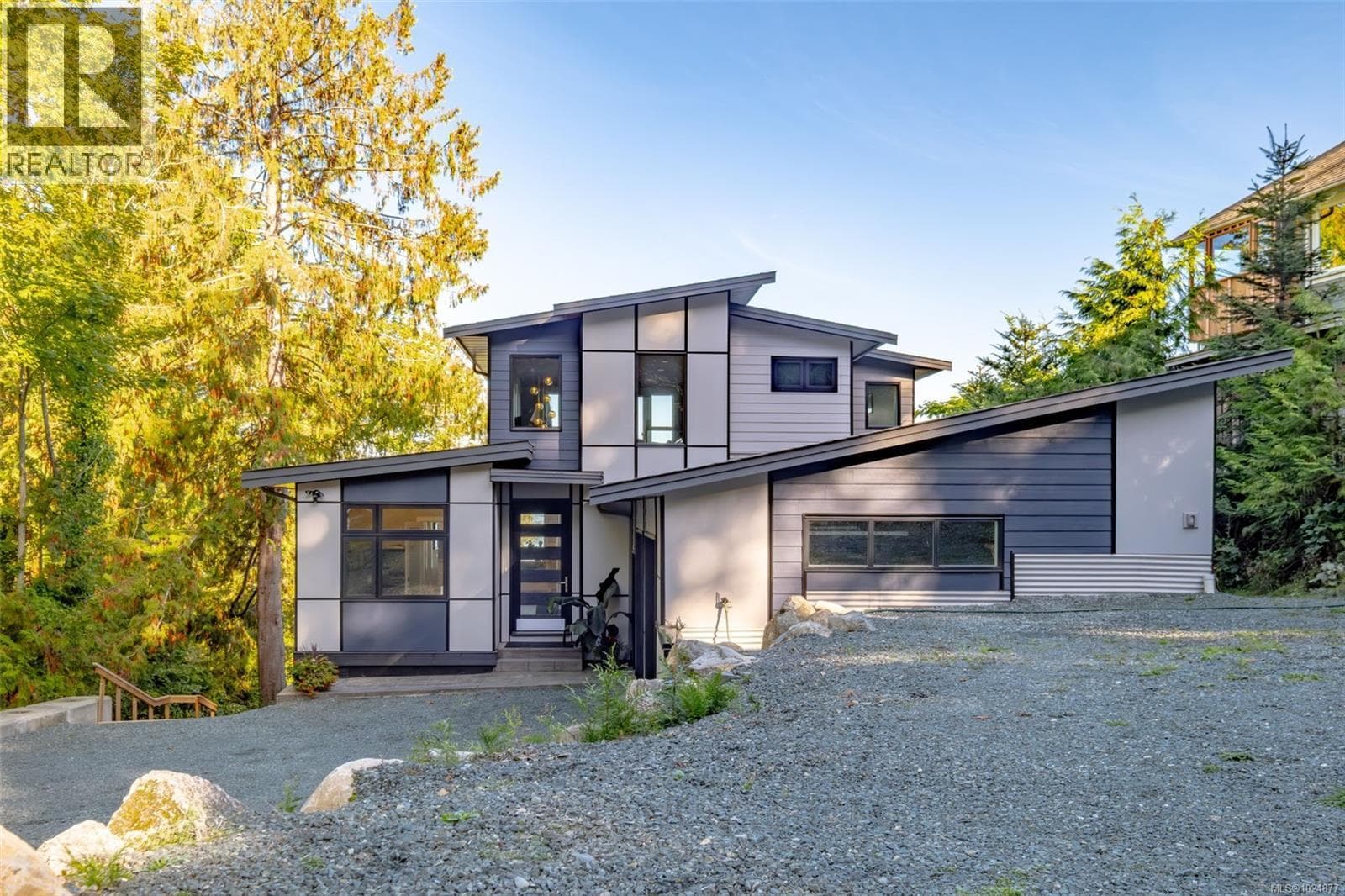 4 bed 5 bath single family at 10333 Chemainus Rd — $1,989,000