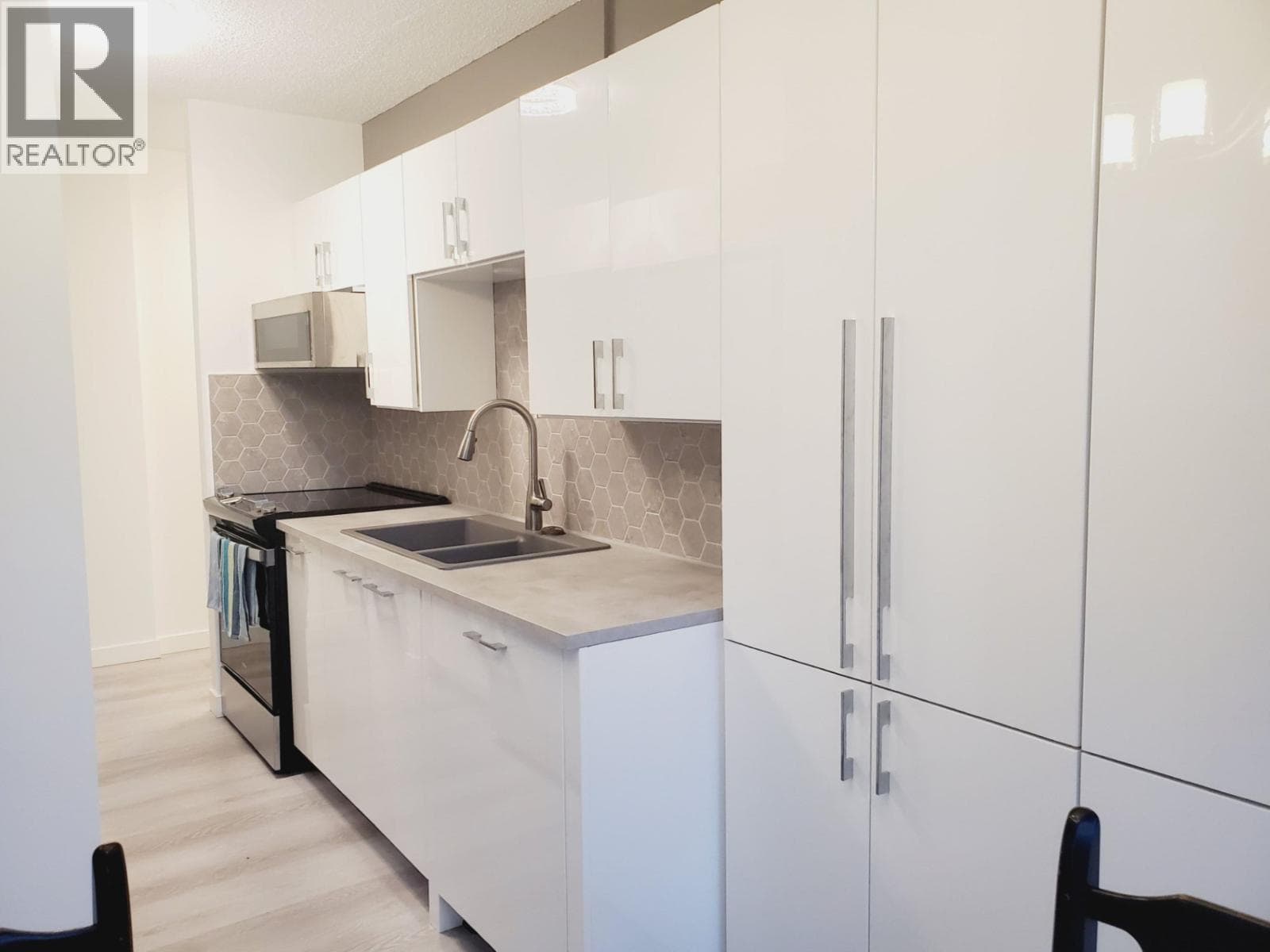 503 1785 ESQUIMALT AVENUE photo 5