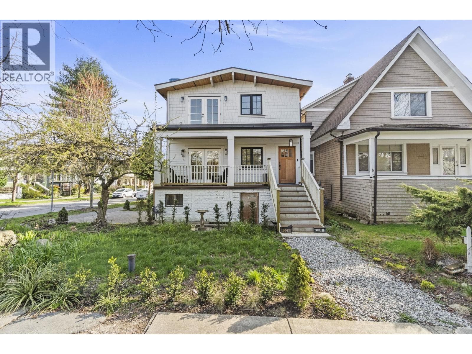 2072 KITCHENER STREET photo 2