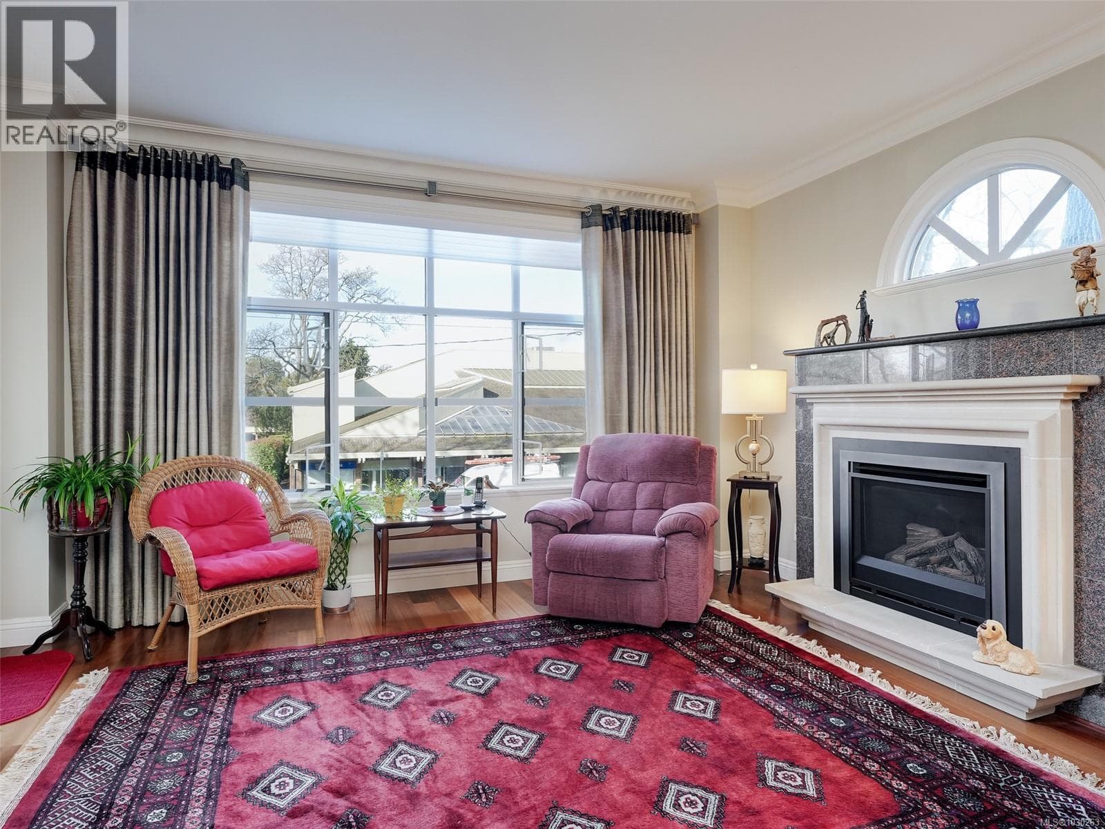 207 2277 Oak Bay Ave photo 3