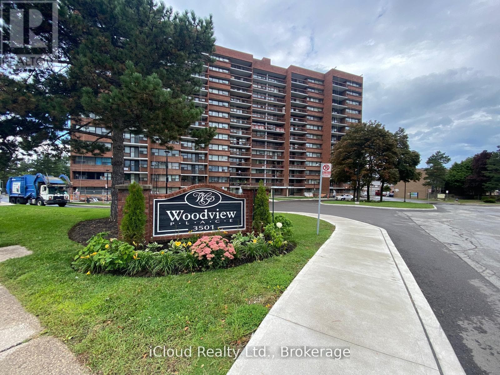 2 bed 1 bath single family at 606 - 3501 GLEN ERIN DRIVE — $375,000