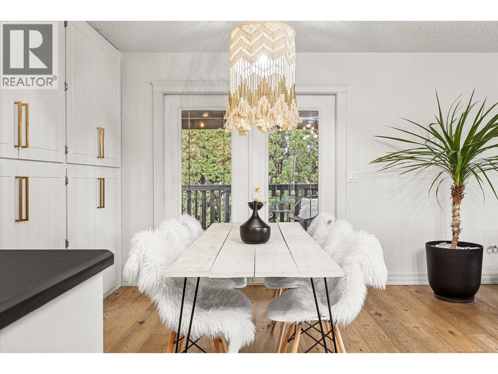 1492 Forest Avenue photo 3
