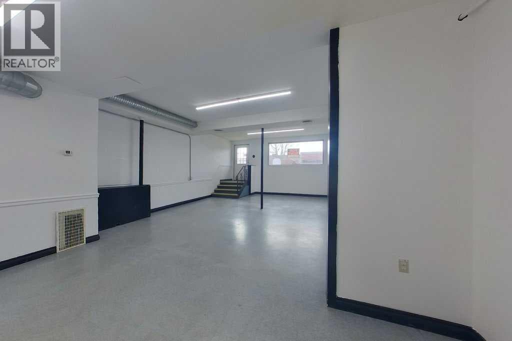 215 Broadway Avenue E — photo 3