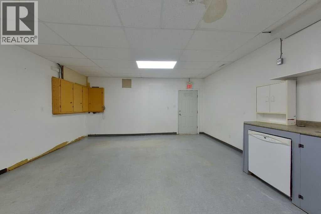 215 Broadway Avenue E — photo 4